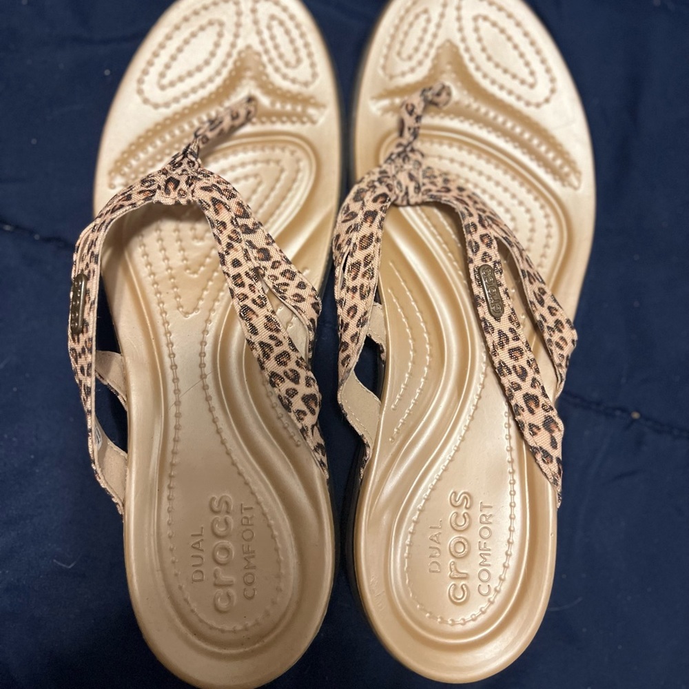 Dual crocs comfort in cheetah print size 10 never worn